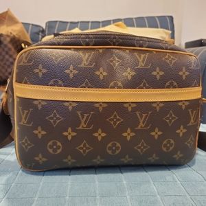 Authentic Louis Vuitton Reporter